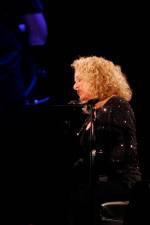 Watch Carole King - Concert Merdb